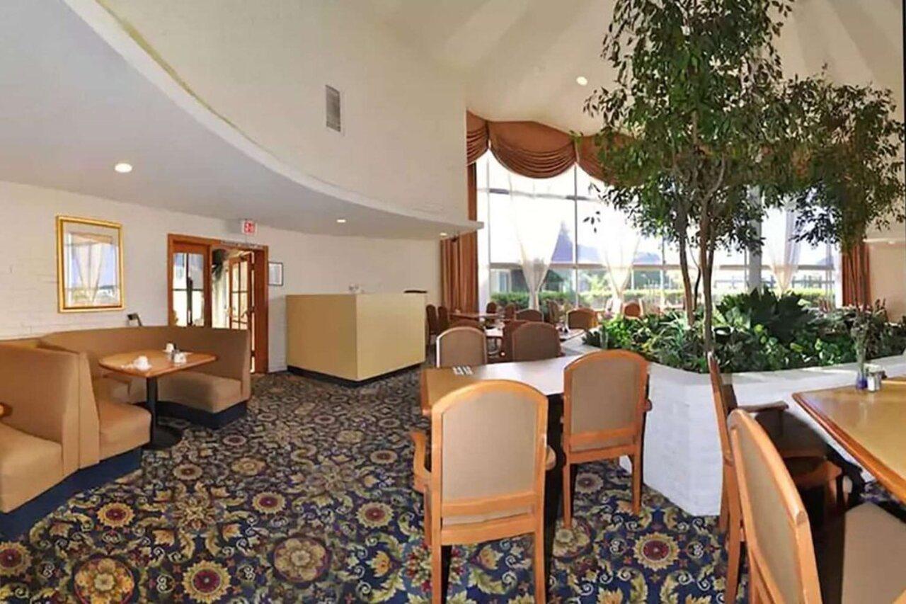 Days Inn By Wyndham Stockton Εξωτερικό φωτογραφία