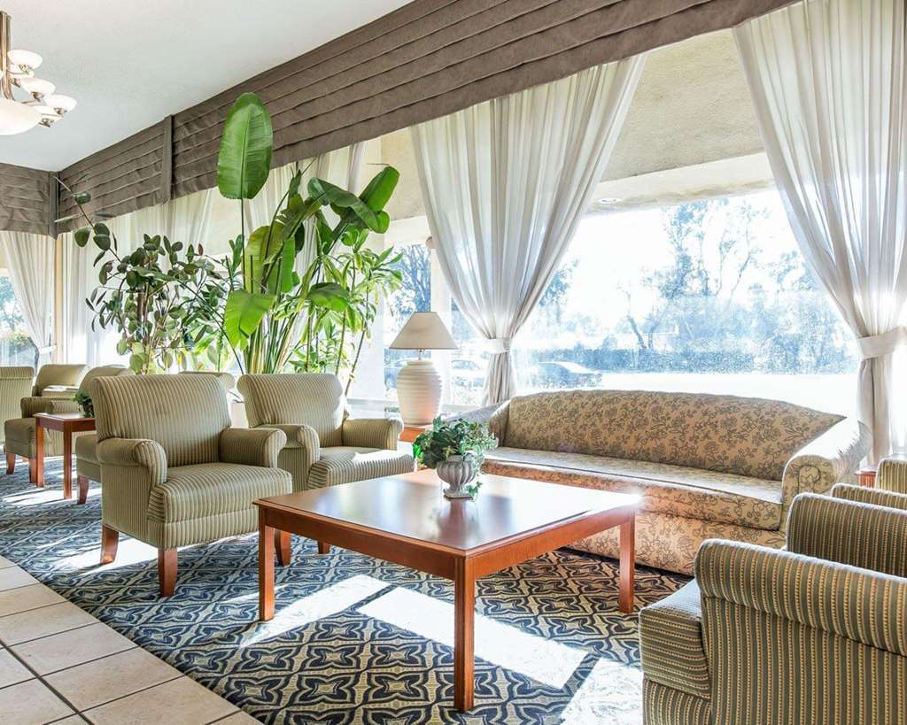 Days Inn By Wyndham Stockton Εσωτερικό φωτογραφία